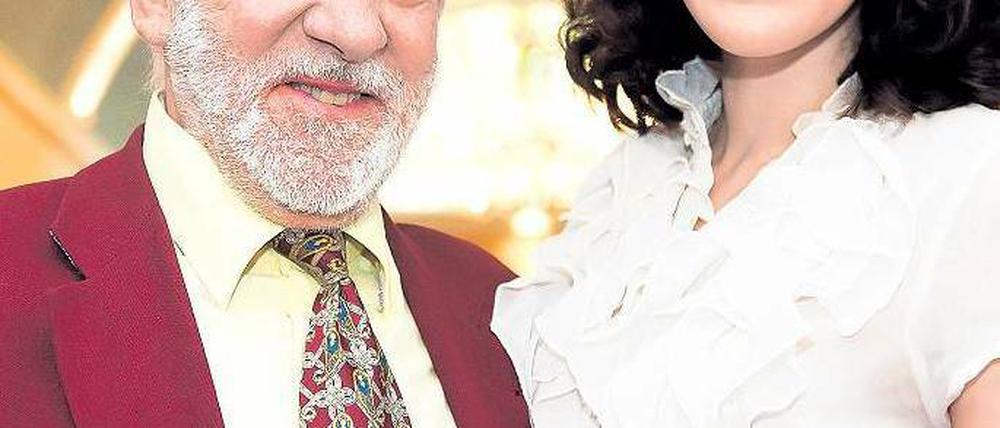 Schlosspaar. Dieter Hallervorden zeigt in Steglitz ein Stück über die Sängerin Alexandra (1942-1969). Die Titelrolle übernimmt Jasmin Wagner. Foto: dapd/Clemens Bilan