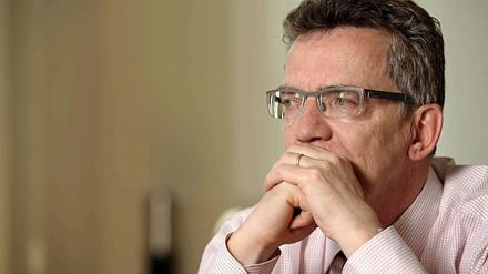 Thomas de Maizière, Jahrgang 1954, Sohn des Ex-Generalinspekteurs der Bundeswehr Ulrich de Maizière, ist seit März Verteidigungsminister. Seine Karriere seit 1999: Staatskanzleichef, Finanz-, Justiz- und Innenminister in Sachsen, Kanzleramtschef, Bundesinnenminister.