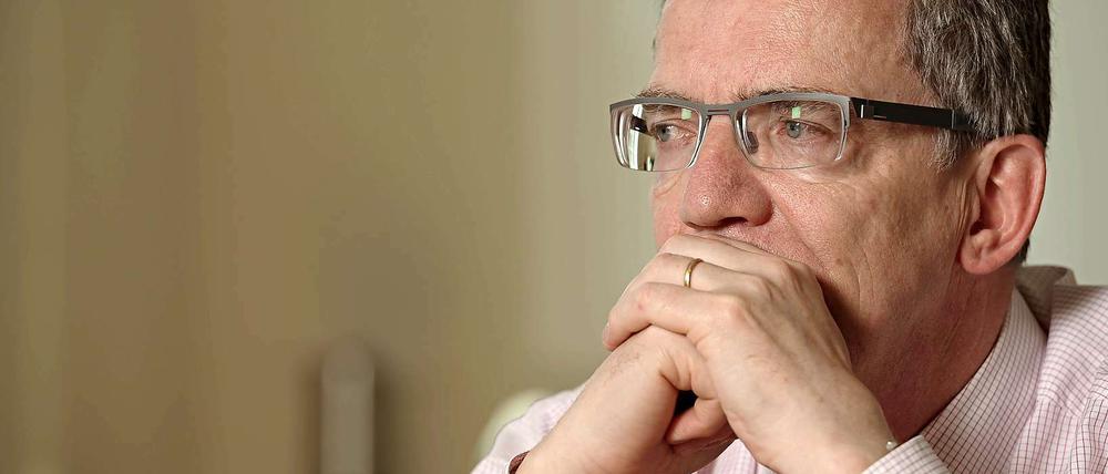 Thomas de Maizière, Jahrgang 1954, Sohn des Ex-Generalinspekteurs der Bundeswehr Ulrich de Maizière, ist seit März Verteidigungsminister. Seine Karriere seit 1999: Staatskanzleichef, Finanz-, Justiz- und Innenminister in Sachsen, Kanzleramtschef, Bundesinnenminister.