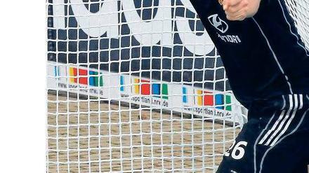Mann mit Mumm. Stürmer Thilo Stralkowski ist in der deutschen Mannschaft bei der Hockey-EM der Spieler für die unorthodoxen Tore. Foto: dapd