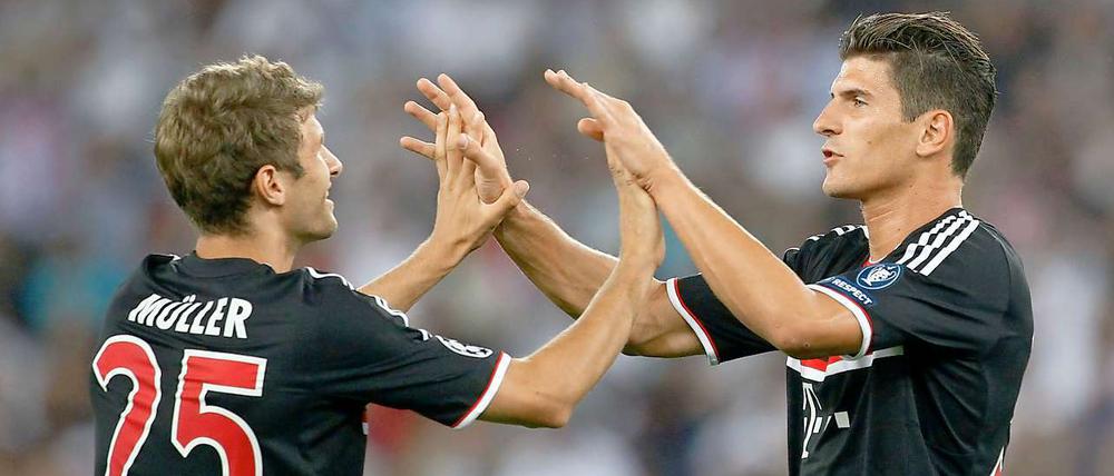Nach Vorarbeit von Thomas Müller (l.) erzielte Mario Gomez das Tor des Tages.