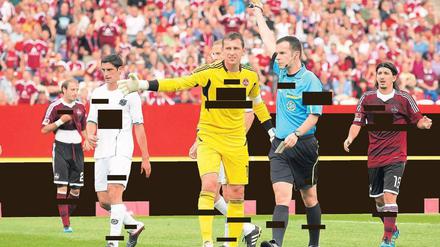 No Logo. Wie viel Werbung bei einer durchschnittlichen Bundesligapartie (wie hier am zweiten Spieltag dieser Saison zwischen Hannover 96 und dem 1. FC Nürnberg) im Spiel ist, merkt man erst, wenn man sie kenntlich beziehungsweise unkenntlich macht. Foto: Fishing4
