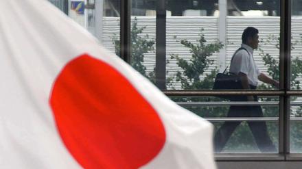 Die Ratingagentur Moody's hat die Kreditwürdigkeit Japans herabgestuft. Die Bonität sinkt um eine Note von "Aa2" auf "Aa3".