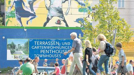 Der Mauerpark macht den Unterschied. Wo einst DDR-Bürger auf die bedrohliche Mauer mit Todesstreifen blickten, sind die Mieten heute höher als in anderen Teilen der Bundeshauptstadt. Mieter im unmittelbaren ehemaligen Grenzareal zahlen durchschnittlich 70 Cent mehr pro Quadratmeter als Mieter westlich des Mauerstreifens. Foto: snapshot-photography