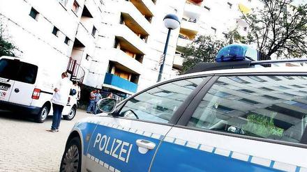 Tödlicher Einsatz. Das Haus im Märkischen Viertel in Reinickendorf. Foto: dpa