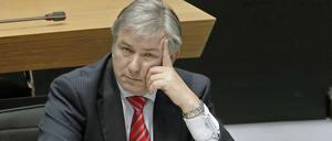 Unter Kontrolle der Parlamentarier: Klaus Wowereit, Regierender Bürgermeister, auf der Senatsbank im Abgeordnetenhaus.