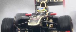 Brasilianer im Regen. Bruno Senna feierte mit Platz sieben im Qualifying ein gelungenes Debüt im Renault.
