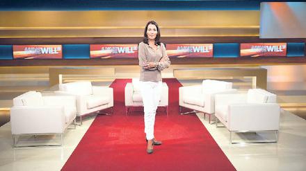 Neu möbliert. Anne Will talkt jetzt ganz in Weiß. Foto: Jörg Christiansen/dpa