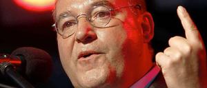 Bockige Parteigenossen: Gregor Gysi dringt mit seinem Vorschlag, der linksradikalen "Jungen Welt" keine Anzeigen mehr zukommen zu lassen, wohl nicht durch.