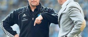 Soll ich hier bleiben? Michael Oenning (l.) ist auf das Vertrauen von Frank Arnesen angewiesen. Foto: firo