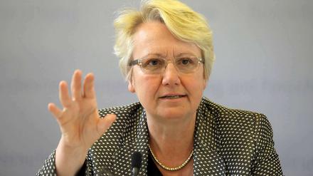 Forschungsministerin Annette Schavan (CDU) steht in der eigenen Partei in der Kritik - jetzt auch wegen ihrem Vorschlag, Frühtests auf das Down-Syndrom zu fördern.