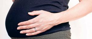 Mutters Küche. Bis auf wenige Ausnahmen reicht eine normale, ausgewogene Kost in der Schwangerschaft völlig aus. Foto: picture-alliance/empics