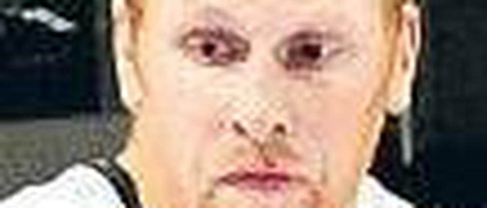 Unsicheres Gummi. Auf den Reifen, mit denen Sebastian Vettel in das Rennen startete, fehlten große Stücke auf der Lauffläche. Sie hätten sogar platzen können. Foto: dpa