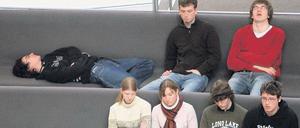 Zum Einschlafen. Nur zuzuschauen kann ermüdend sein, wie sich auf der Besuchertribüne des Bundestages zeigt. Am 18. September dürfen Jugendliche ab 16 Jahren deshalb mitbestimmen – zumindest bei der Wahl zu den 16 Bezirksverordnetenversammlungen.