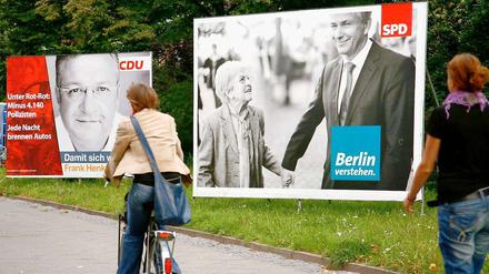 Was Frank Henkel auch versucht, an die Beliebtheit und die Umfragewerte von Berlin-Versteher Wowereit kommt er nicht heran.