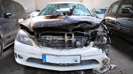 Bevorzugt hatte der 27-Jährige Autos der Marken Audi, BMW und Mercedes angezündet. Der gelernte Maler gestand nun die Autobrandserie.