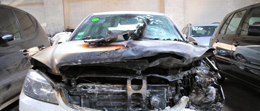 Bevorzugt hatte der 27-Jährige Autos der Marken Audi, BMW und Mercedes angezündet. Der gelernte Maler gestand nun die Autobrandserie.