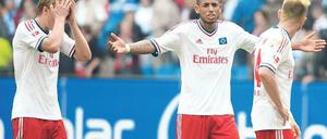 Ratlos in Hamburg. Per Skjelbred (l.), Dennis Aogo (M.) und David Jarolim haben nach dem Spiel gegen Köln noch Gesprächsbedarf. Foto: dpa