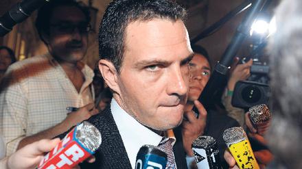 Der Ex-Händler. Der Franzose Jérôme Kerviel hatte bei Börsengeschäften für die Großbank Société Générale rund 4,9 Milliarden Euro verzockt. Wegen Veruntreuung, Fälschung und betrügerischer Manipulation wurde er im Oktober 2010 zu fünf Jahren Haft und der Rückzahlung der verzockten Summe verurteilt. Foto: dpa