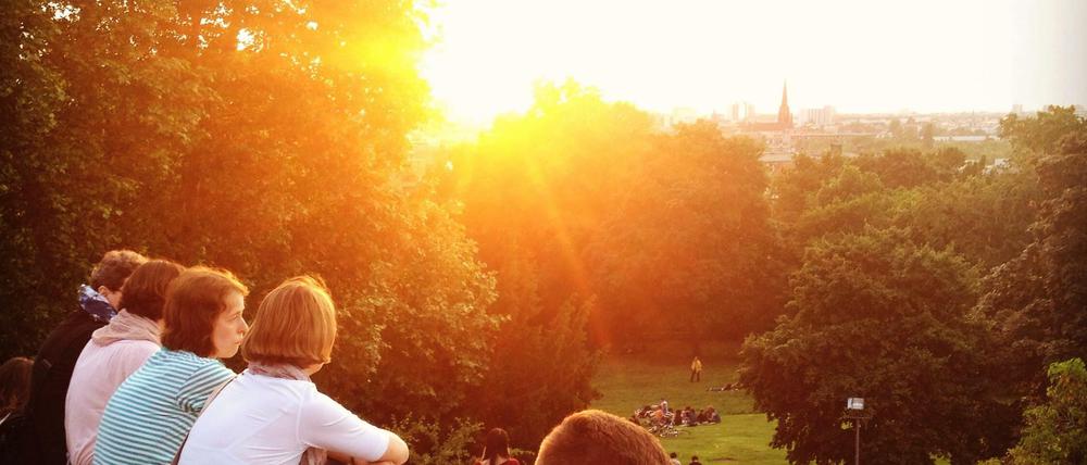 Sonnenuntergang auf dem Kreuzberg. Im Sommer immer wieder schön zu erleben.