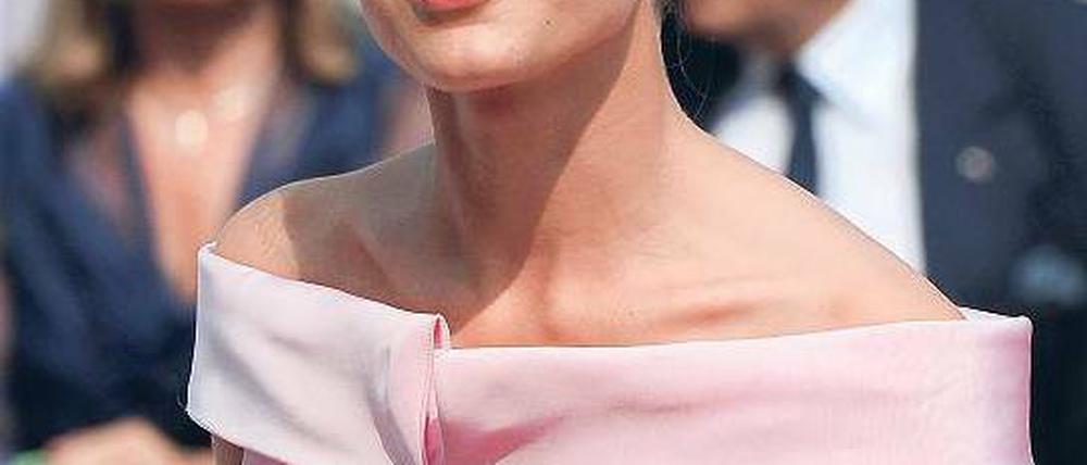 Stiehlt allen die Show. Wo immer Charlotte Casiraghi, die 25 Jahre alte Tochter von Caroline von Monaco, auftritt, zieht sie die Blicke auf sich. Foto: Damien Meyer/AFP