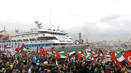 Am 26.12.2010 kehrte die Mavi Marmara unter dem Jubel der türkischen Bevölkerung nach Istanbul zurück. Im Streit um den israelischen Angriff auf das Aktivistenschiff hat die Türkei jetzt den israelischen Botschafter ausgewiesen.