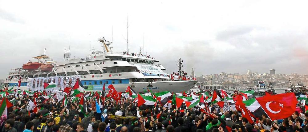 Am 26.12.2010 kehrte die Mavi Marmara unter dem Jubel der türkischen Bevölkerung nach Istanbul zurück. Im Streit um den israelischen Angriff auf das Aktivistenschiff hat die Türkei jetzt den israelischen Botschafter ausgewiesen.