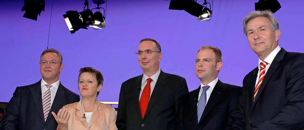 Von links: Frank Henkel (CDU), Renate Künast (Grüne), Harald Wolf (Linke), Christoph Meyer (FDP) und Klaus Wowereit (SPD) vor ihrem Auftritt im RBB.