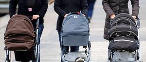 Nach wie vor gilt in deutschen Haushalten: Vater arbeitet, Mutter kümmert sich um den Nachwuchs. Elterngeld und Ehegattensplitting befördern das.