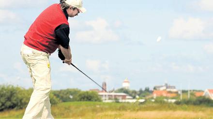 Abschlag auf Langeoog. Auch an der Nordsee ist Golfen begehrt. Foto: dpa