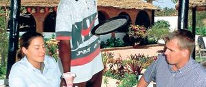 Ein Lächeln zum Dessert. Übernachtung und Einkehr in schönen südafrikanischen Lodges haben ihren Preis. Das Personal hat meist wenig davon. Foto: digitalma, Rudolf/keystone