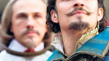 Intrigant und Schnösel. Christoph Waltz als Kardinal Richelieu und Orlando Bloom als Herzog von Buckingham.