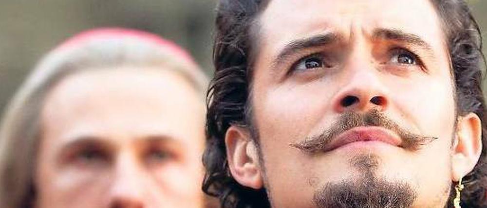 Intrigant und Schnösel. Christoph Waltz als Kardinal Richelieu und Orlando Bloom als Herzog von Buckingham. 