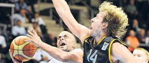Klein schlägt groß. Tony Parker (l.) war im Spiel gegen Deutschland deutlich effektiver als Dirk Nowitzki. 