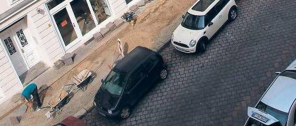 Mysteriöse Schützengräben. Gegen wen will sich die Straße verteidigen?