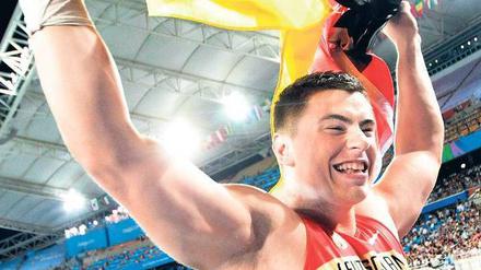 Von sich selbst überrascht. David Storl wollte in Daegu eigentlich nur unter die besten sechs Kugelstoßer der Welt kommen, stattdessen holt er Gold. Foto: dapd