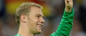 "Hallo, ich bin wieder da!" Manuel kehrt nach Schalke zurück - im Trikot des deutschen Nationaltorwarts.