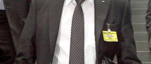 Ursprünglich war Harmut Mehdorn als "Interimschef" von Air Berlin präsentiert worden. Jetzt bleibt der Ex-Bahn-Chef doch länger.