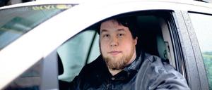 Chauffeur schreibt mit. Seit gut einem Jahr notiert Sascha Bors in seinem Blog „Gestern Nacht im Taxi“, was er während seiner Fahrten erlebt. Foto: dapd/Maja Hitij