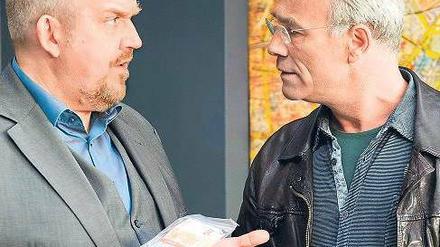 Abends Currywurst: Schenk (Dietmar Bär) und Ballauf (Klaus J. Behrendt, r.).Foto: WDR