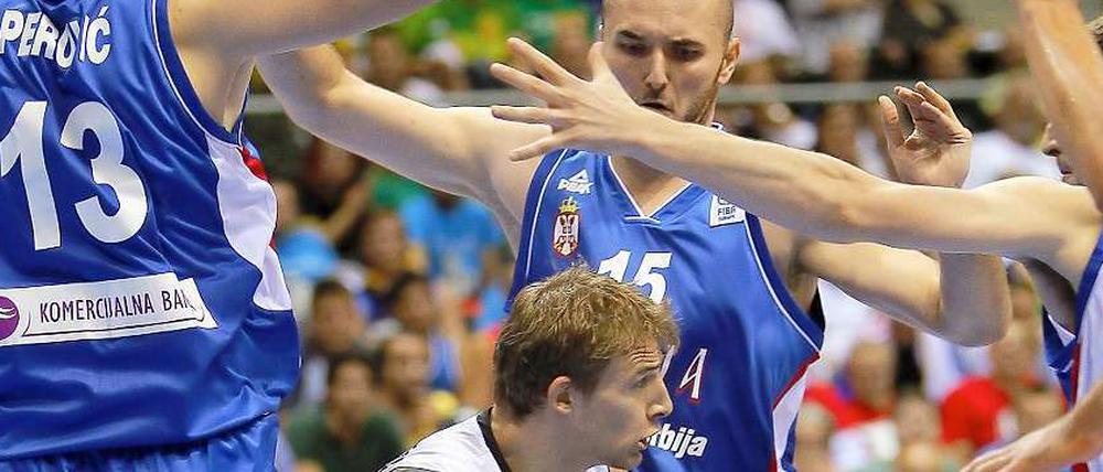 Eine Nummer zu groß: Gegen Serbien konnte sich die deutsche Basketball-Mannschaft am Sonntag nicht durchsetzen.