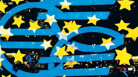 Euro in Gefahr. Nun hat sich auch eine Gruppe ehemaliger europäischer Spitzenpolitiker zu Wort gemeldet. Ihr Fazit: Sparen ohne Wachstumsstrategie funktioniert nicht. 