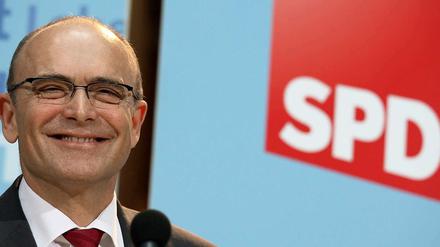 Mecklenburg-Vorpommerns Ministerpräsident Erwin Sellering freut sich über den Wahlsieg der SPD.