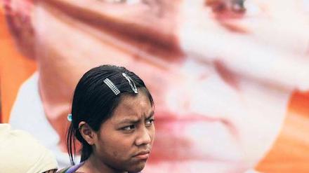 14 Millionen Menschen leben in Guatemala. Das Land ist die größte Volkswirtschaft in Zentralamerika, aber mehr als die Hälfte der Bürger lebt in Armut. Viele setzen bei der Präsidentenwahl ihre Hoffnung auf den ehemaligen General Otto Pérez Molina, hier im Hintergrund auf einem Wahlplakat zu sehen. 