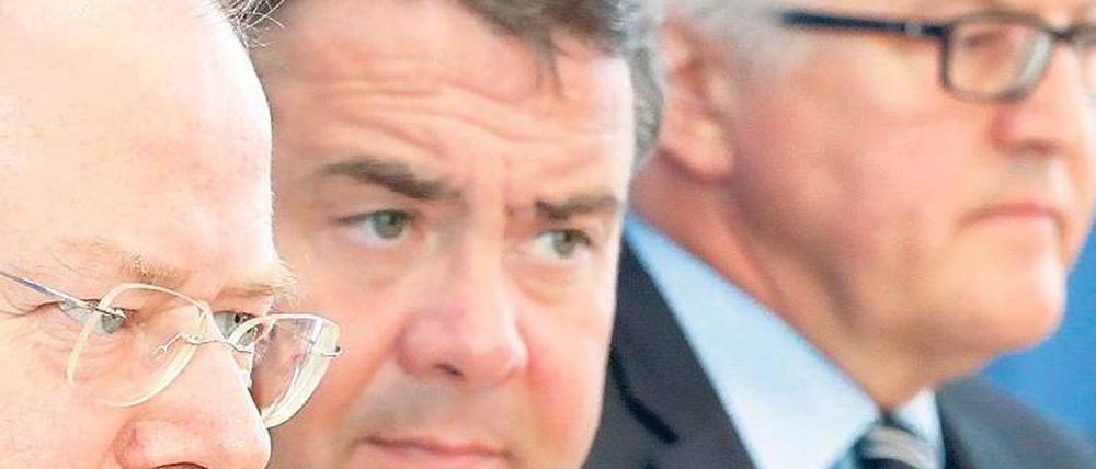 Drei wie einer. Die SPD-Troika Steinbrück, Gabriel und Steinmeier steht hinter dem neuen Finanzkonzept.