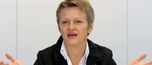Die Berliner Spitzenkandidatin der Grünen für die Abgeordnetenhauswahl, Renate Künast, erwartet von der Wahl in Schwerin positive Folgen für ihren Berliner Wahlkampf. "Die Grünen in Mecklenburg-Vorpommern haben Geschichte geschrieben", sagte sie dem Tagesspiegel am Sonntagabend. "Die politische Landkarte ist jetzt überall grün." Das gebe den Grünen in Berlin "Rückenwind", sagte sie. "Darüber freuen wir uns natürlich sehr." Der Grünen-Fraktionschef im Abgeordnetenhaus, Volker Ratzmann, freut sich, dass seine Partei "eine historische Marke geknackt" habe und nun in allen Landtagen vertreten sei. Die Grünen in Mecklenburg-Vorpommern hätten dank einer motivierten Basis einen "Superwahlkampf" gemacht - das motiviere auch die Parteifreunde in Berlin zusätzlich.