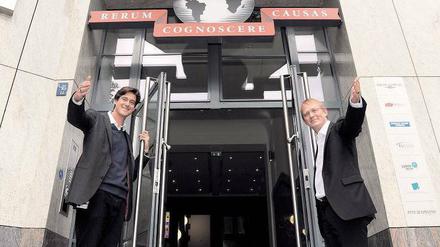 Hereinspaziert. Die Tagesspiegel-Chefredakteure Lorenz Maroldt (li.) und Stephan-Andreas Casdorff sind die Gastgeber.
