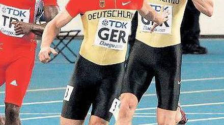 Game over. Sebastian Ernst (re.) und Alex Schaf verpatzen den Wechsel. Foto: Reuters