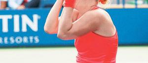 Auf die Knie vor Glück. Angelique Kerber war selbst überwältigt von ihrem Erfolg im Viertelfinale. Foto: Reuters