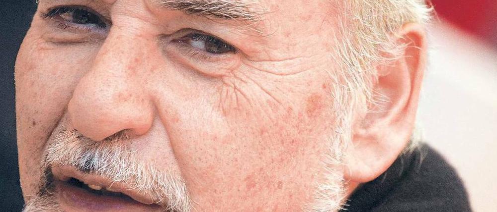 Tahar Ben Jelloun, 1944 im marokkanischen Fès geboren, lebt als Schriftsteller in Paris. Er gilt als eine der bedeutendsten frankophonen Stimmen des Maghreb. Im Berlin Verlag erschien zuletzt sein Roman „Zurückkehren“. 